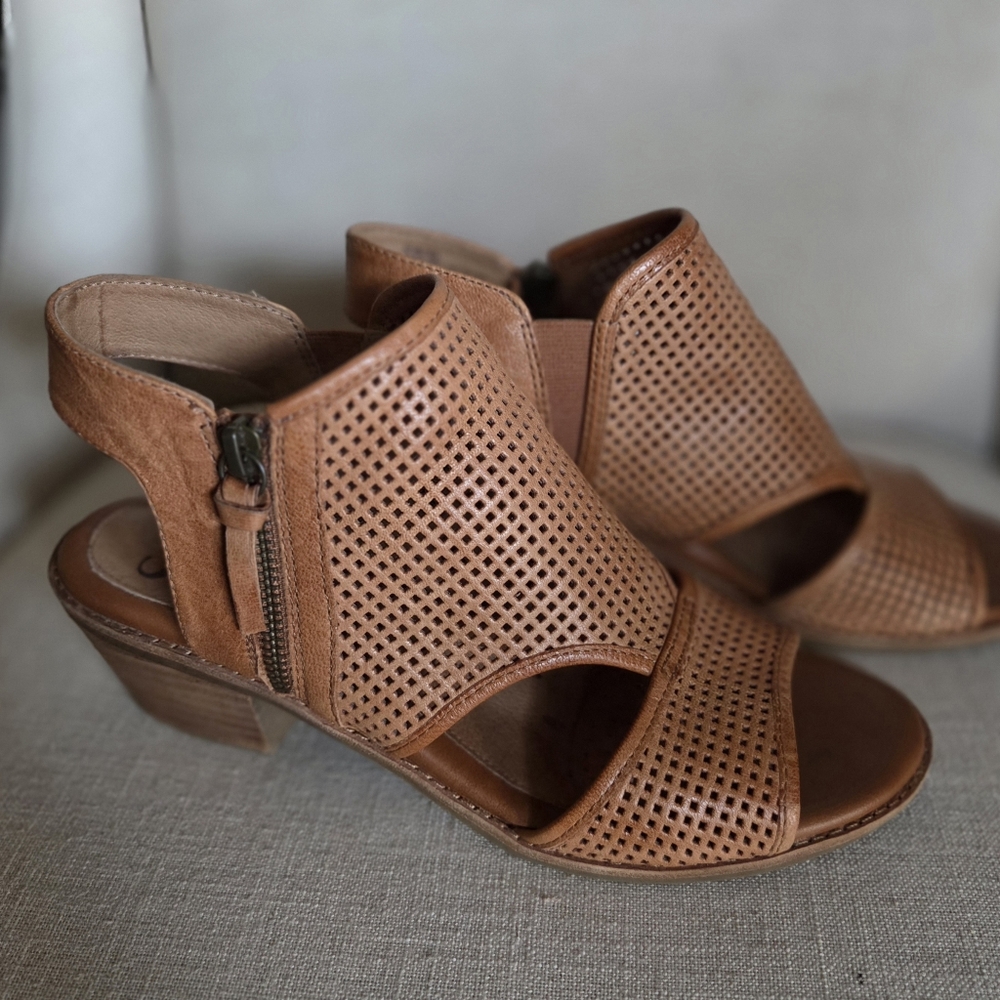 Women's Sofft Brand Tan Mesh Leather Sandals
